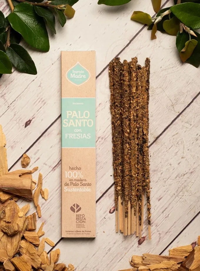 Incienso de palo santo con fresias