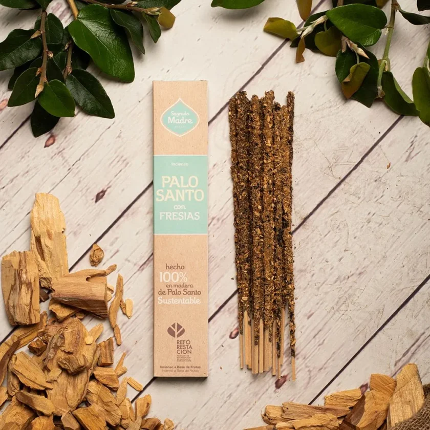 Incienso de palo santo con fresias